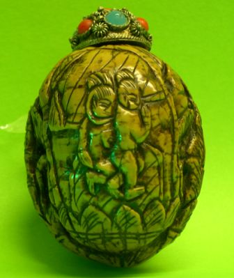Tabati�re en forme de coquille de noix